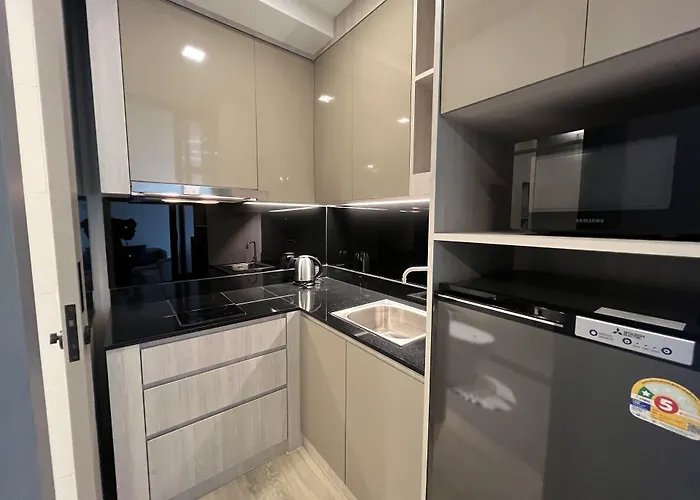 מלון Arni Skye 4*